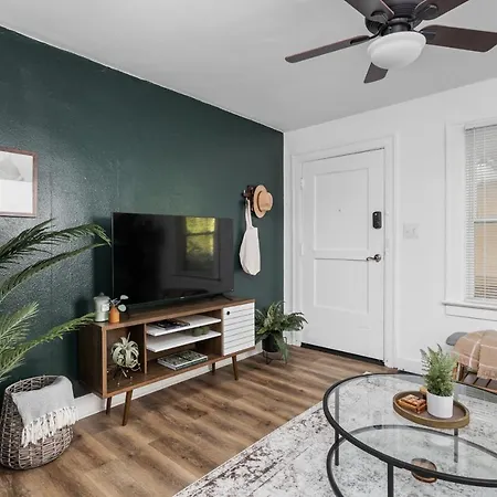 Comfy Indy Home Nearbutler-Petsok-Conventionctr10M